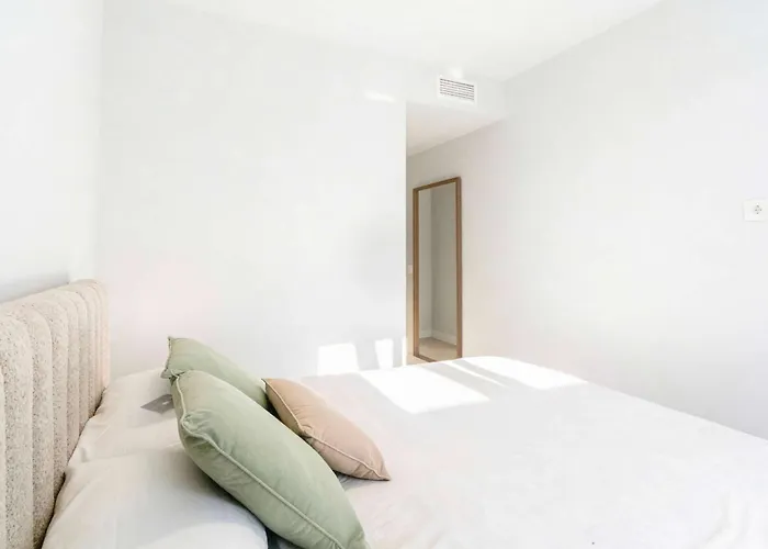 Apartment Bayside Luxury Steps From The Beach-stylish Near Pool & Shops