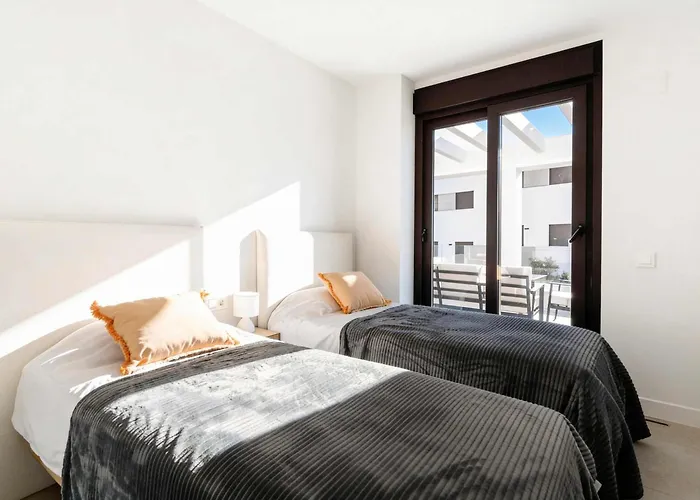 Bayside Luxury Steps From The Beach-stylish Near Pool & Shops Apartment Estepona