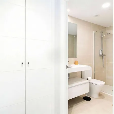 Bayside Luxury Steps From The Beach-stylish Near Pool & Shops Lägenhet Estepona