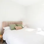 Bayside Luxury Steps From The Beach-stylish Near Pool & Shops * Estepona