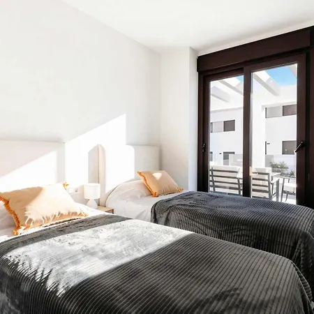 Bayside Luxury Steps From The Beach-stylish Near Pool & Shops דירה אסטפונה