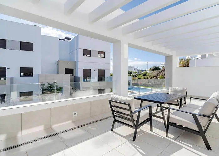Bayside Luxury Steps From The Beach-stylish Near Pool & Shops * Estepona